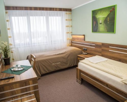 _worker02_medium_2123_68ba294f-32dc-4806-824f-533f104e409a