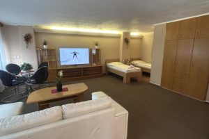 _worker02_medium_2123_7804bd6d-275a-4f11-8d47-7f7483c05966