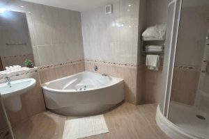 _worker02_medium_2123_d533b1b0-ede6-452b-9529-071dc14786a2